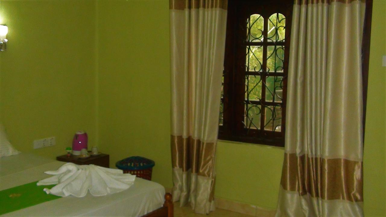 Villa De Rosh Ettukala Buitenkant foto
